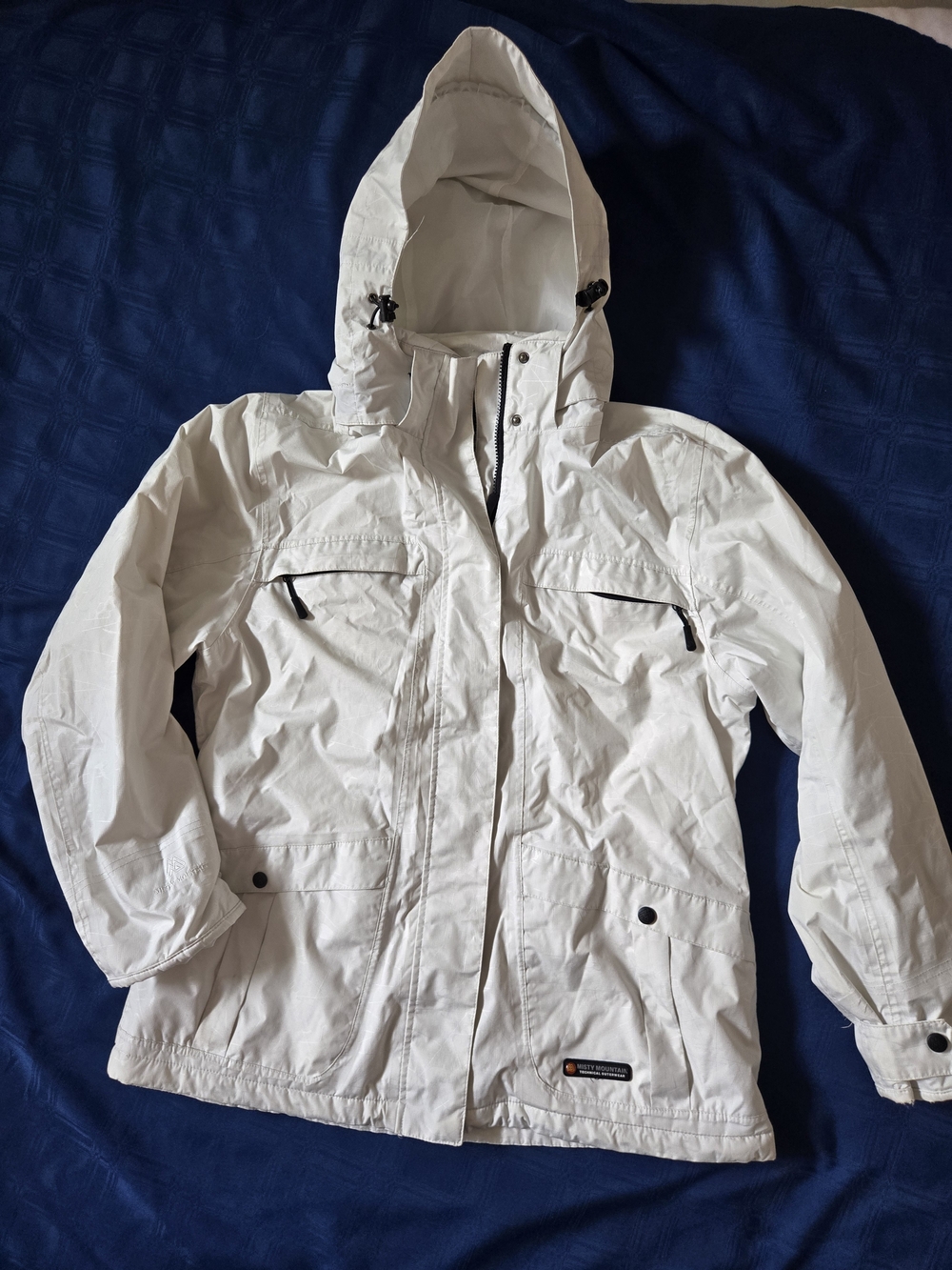 White Hooded Ski & Snow Jacket - Brand:
